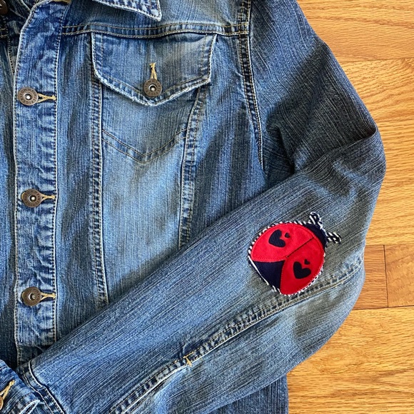Tommy Hilfiger Jean Jacket Women’s Large (Juniors) Blue Lady Bug Patches Denim - Picture 4 of 8